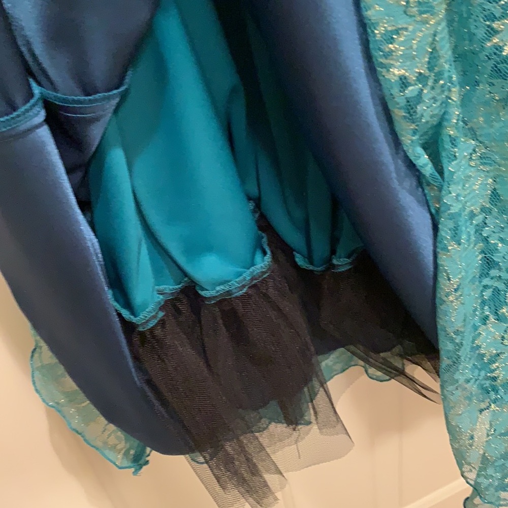 Nearly New Beautiful Strapless Lace Dress with Crinoline Underskirt - Picture 7 of 8